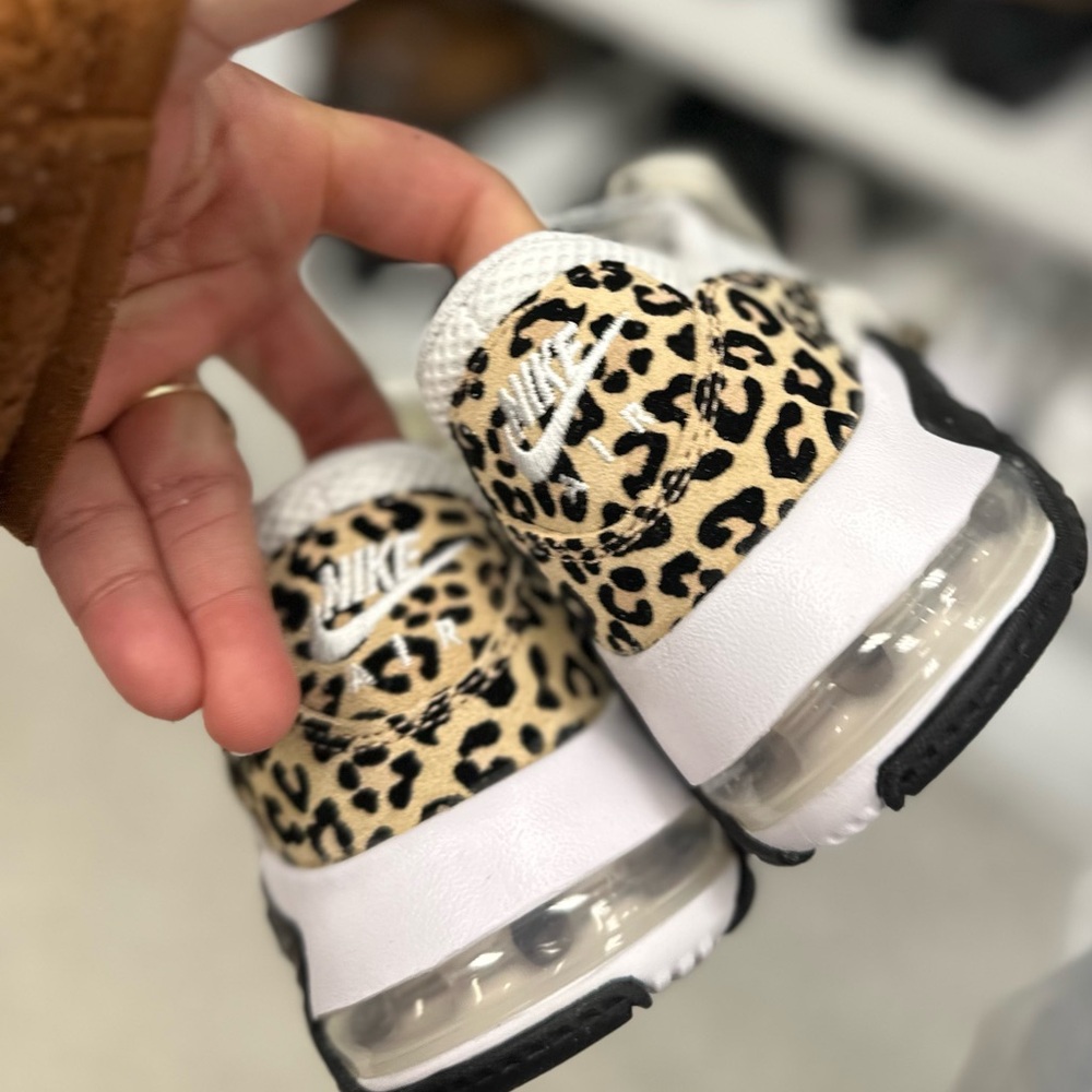Nike Air Max SC Cheetah Print Sneakers |
Women's Size 7